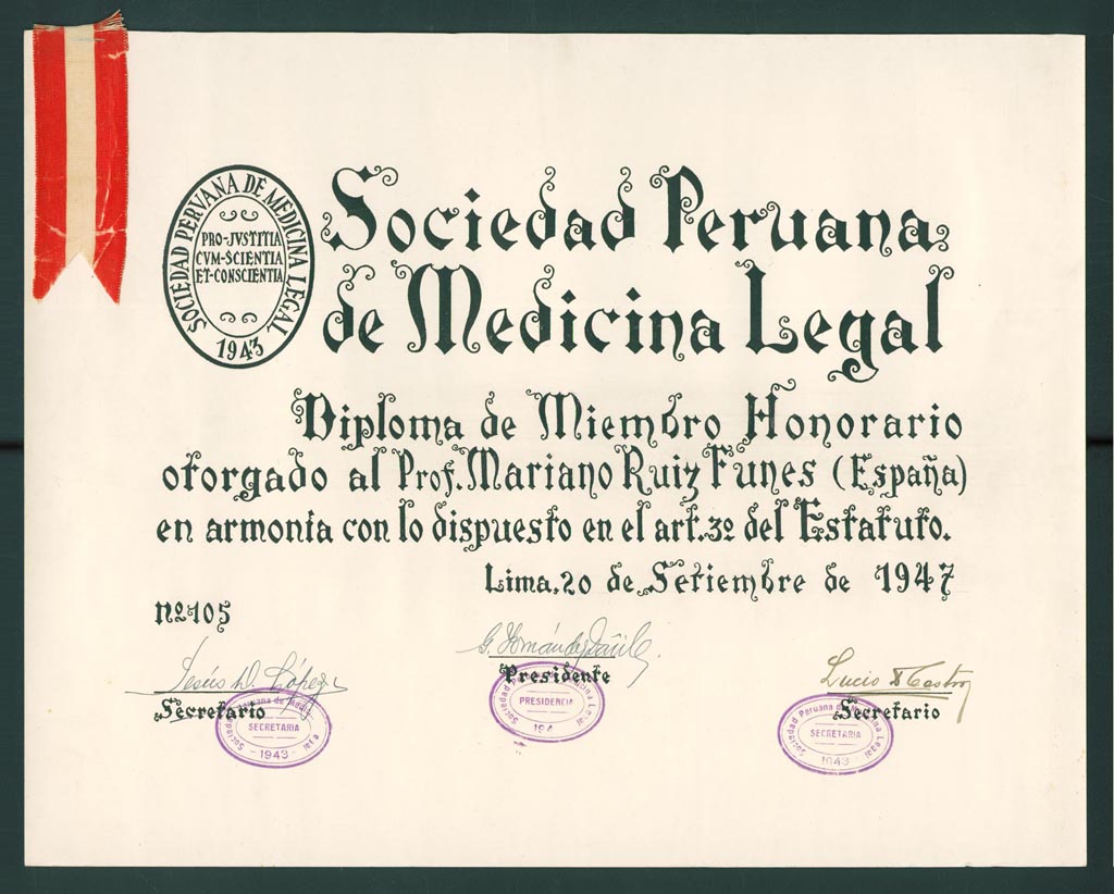 Diploma de miembro honorario otorgado a Mariano Ruiz-Funes García por la Sociedad Peruana de Medicina Legal.